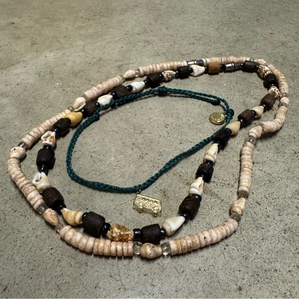 Pura Vida Bus bracelet anklet green and gold. seashell necklace